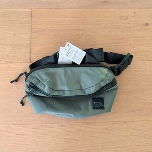 lululemon athletica all day essentials belt bag 2.5L